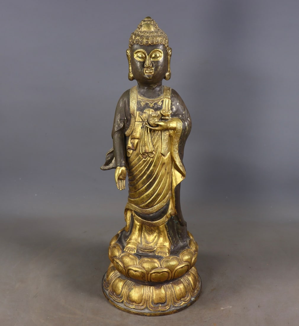 An Exquisite Gilt Bronze Buddha Statue - 2