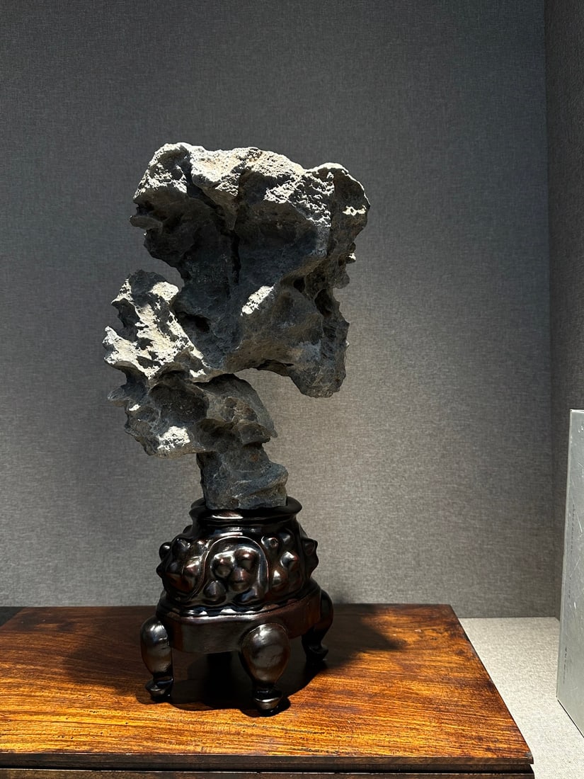 An Exquisite Lingbi Stone Ornament: An Exquisite Lingbi Stone Ornament Qing Dynasty, China Size:46cmx22cmx17cm (The Dimensions Of All Batches Are Manually Measured.If You Need More Detailed Information, Please Contact Our Customer