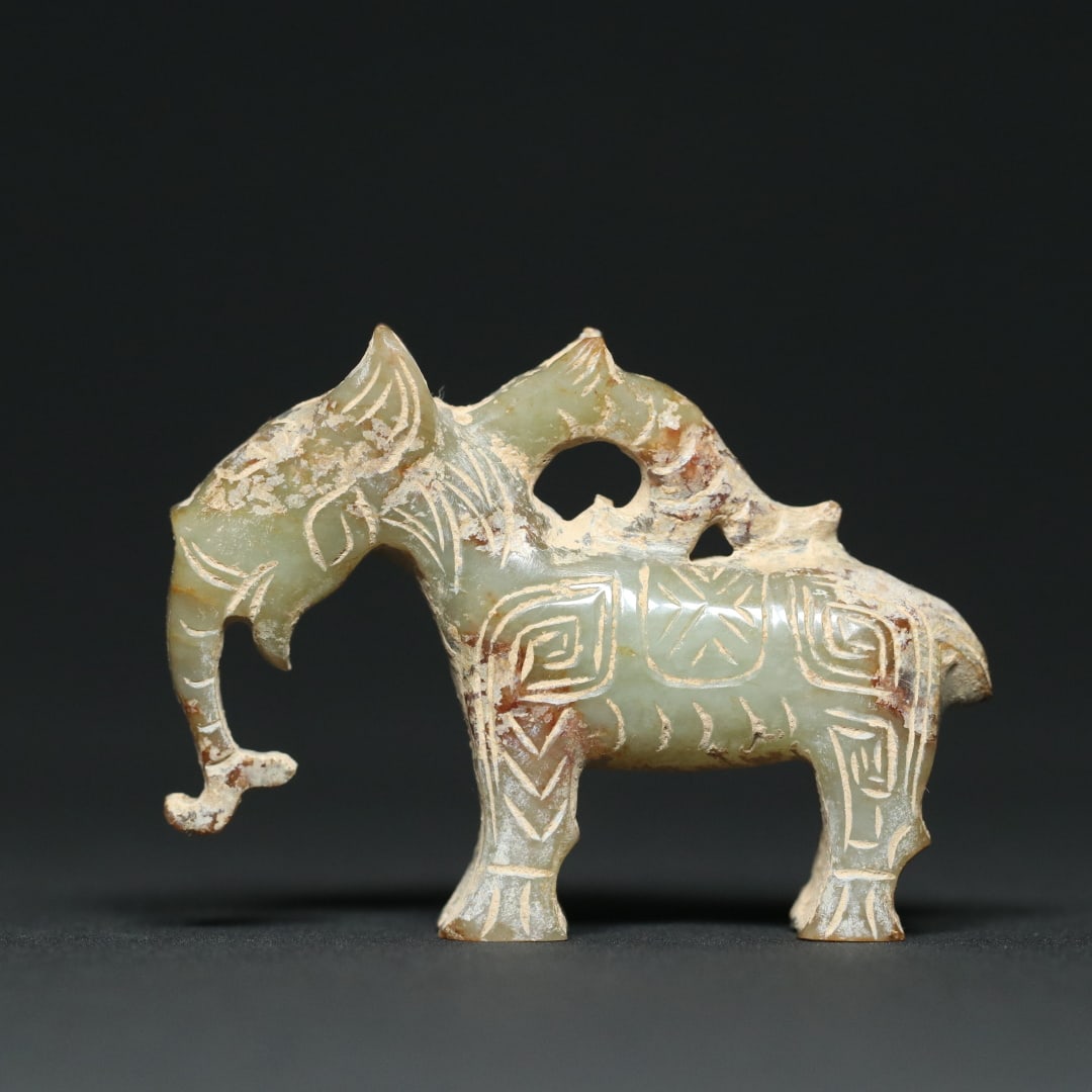 An Exquisite White Jade Elephant Ornament: An Exquisite White Jade Elephant Ornament S.Zhou , China Size:6.2cmx1.6cmx4.6cm Weight:43.5g (The Dimensions Of All Batches Are Manually Measured.If You Need More Detailed Information, Please