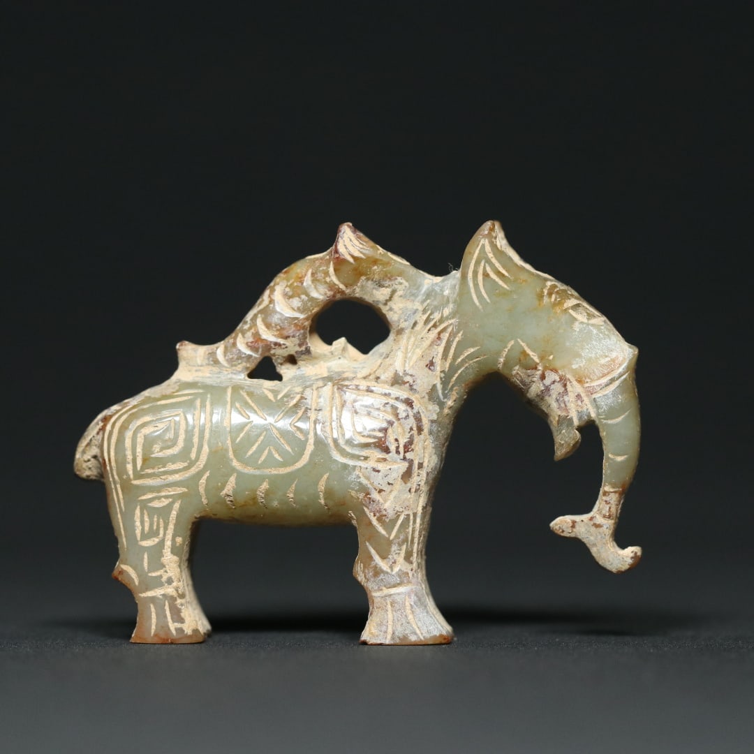 An Exquisite White Jade Elephant Ornament - 2