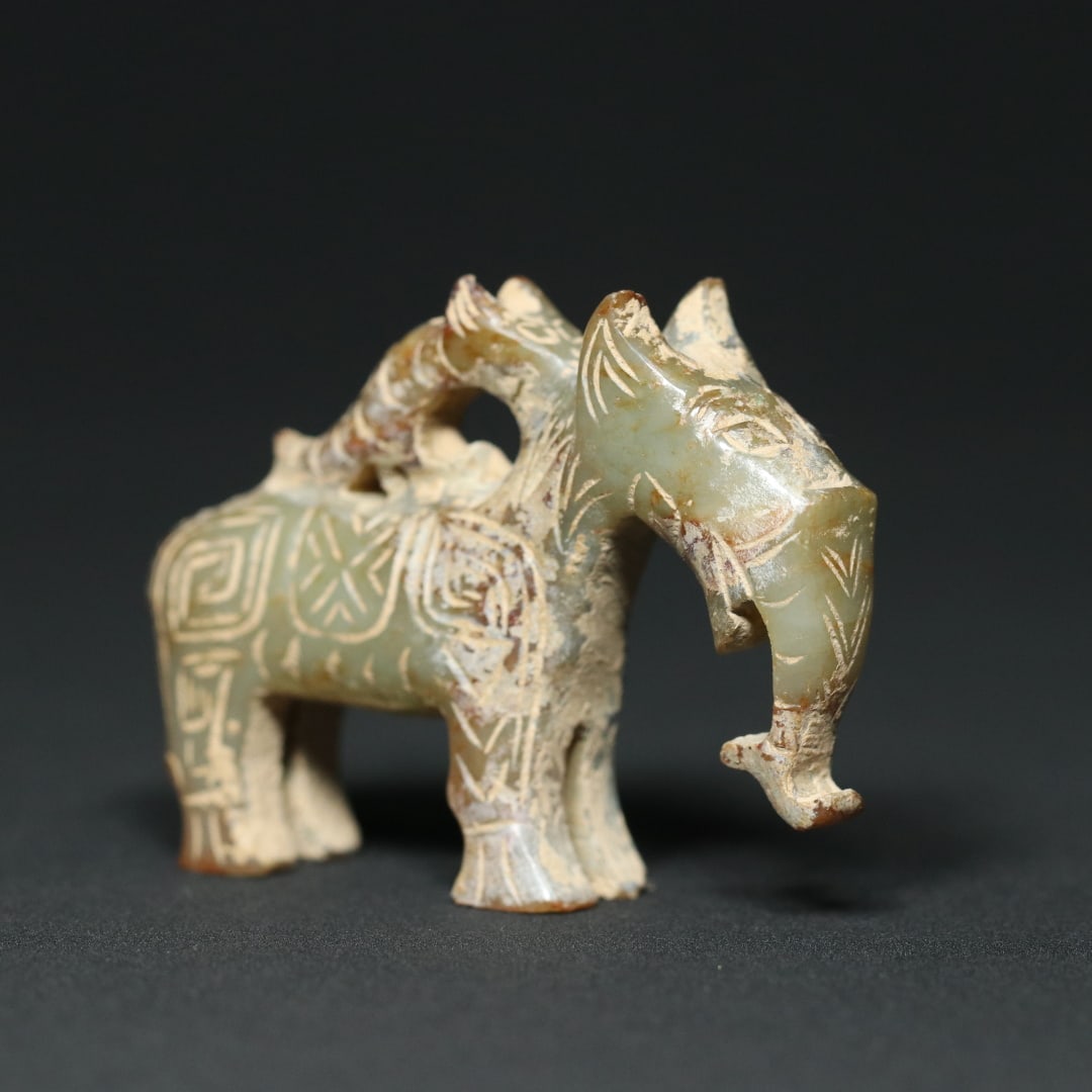 An Exquisite White Jade Elephant Ornament - 4
