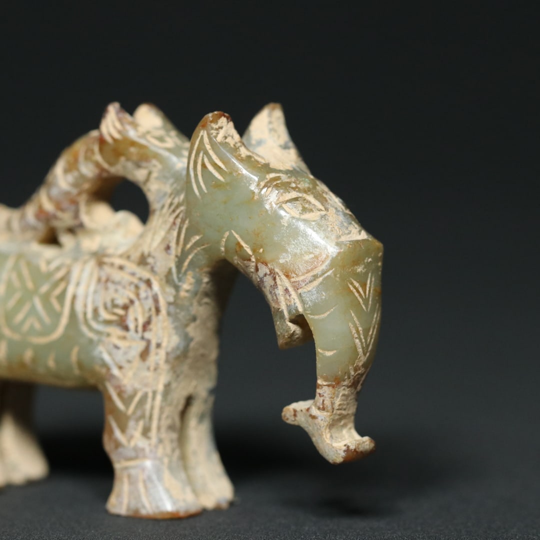An Exquisite White Jade Elephant Ornament - 5