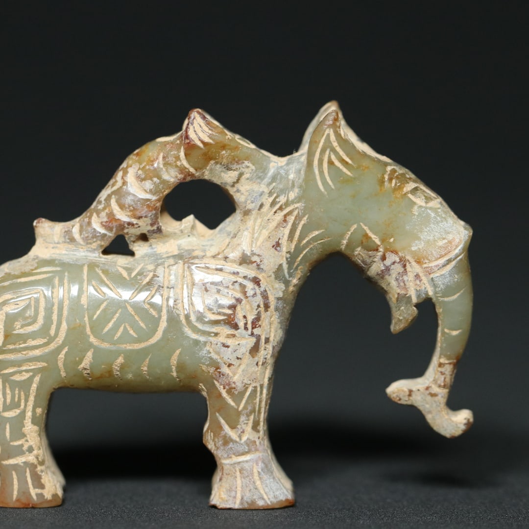An Exquisite White Jade Elephant Ornament - 6