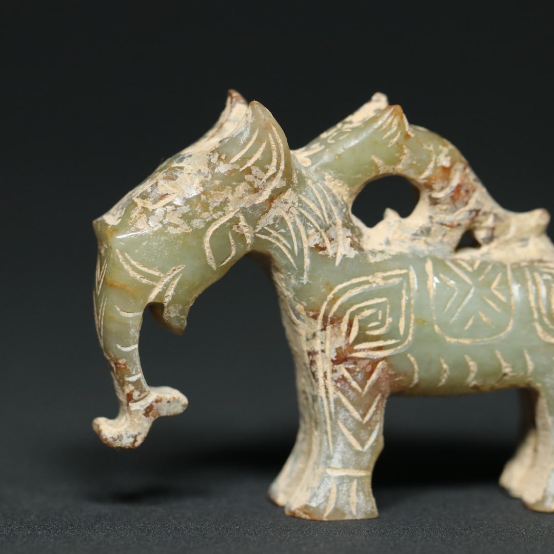 An Exquisite White Jade Elephant Ornament - 8