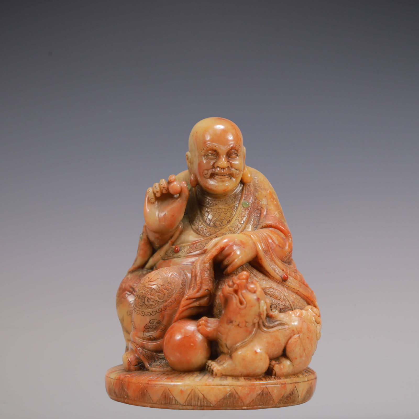 A Exquisite Shoushan Stone Figures Ornament: A Exquisite Shoushan Stone Figures Ornament Qing Dynasty, China Size:5.3cmx5cmx8.2cm Weight:250g (The Dimensions Of All Batches Are Manually Measured.If You Need More Detailed Information, Please