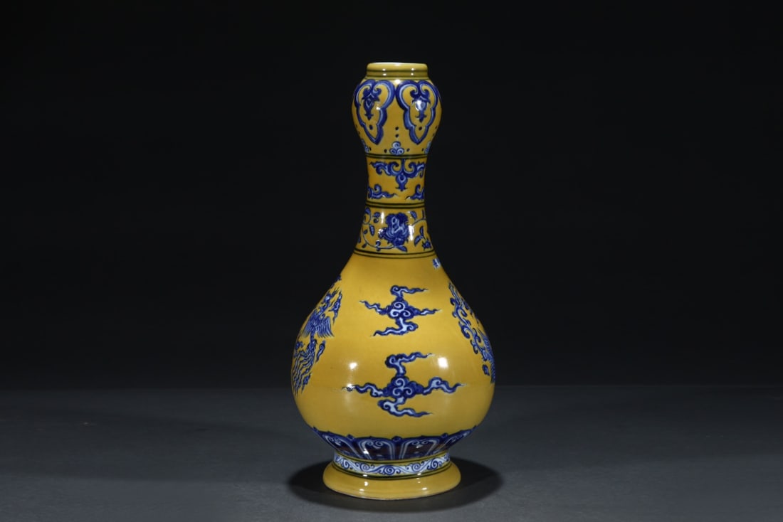 An Exquisite Blue and White Phoenix Pattern Lotus Pattern Vase - 2