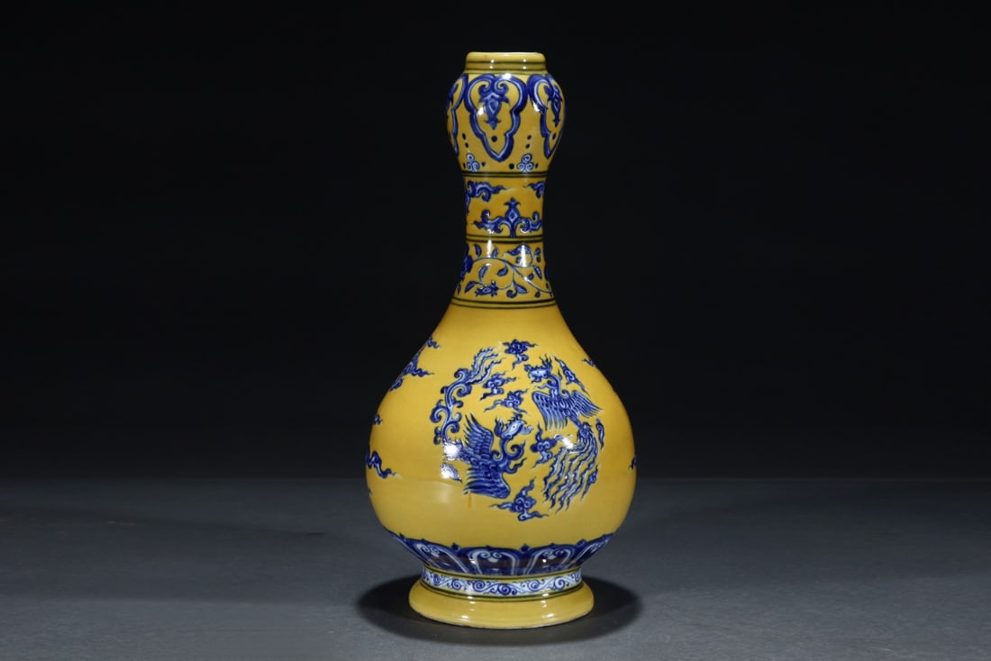 An Exquisite Blue and White Phoenix Pattern Lotus Pattern Vase - 3