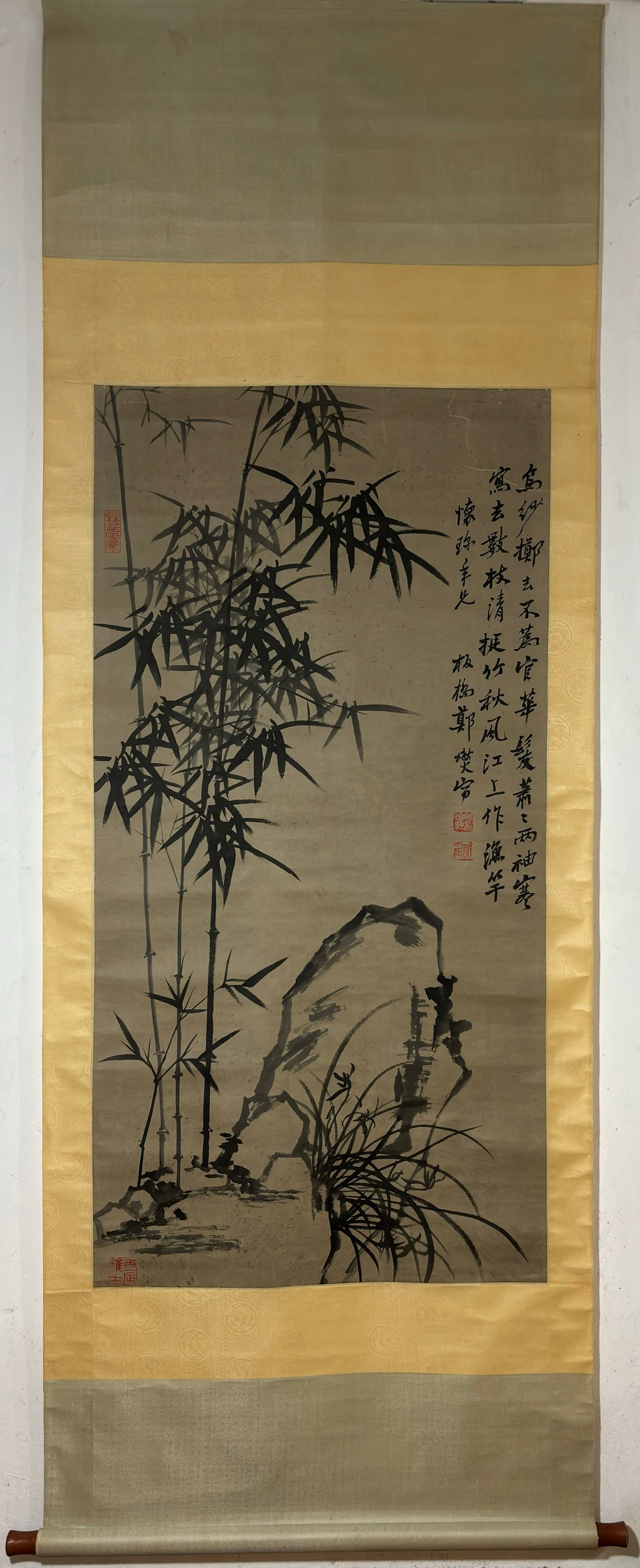 A Chinese Vertical Scroll Ink Painting of Bamboo on Paper: A Chinese Vertical Scroll Ink Painting of Bamboo on Paper Zheng banqiao Without frame Size:136cmx68.5cm (The Dimensions Of All Batches Are Manually Measured.If You Need More Detailed Information,