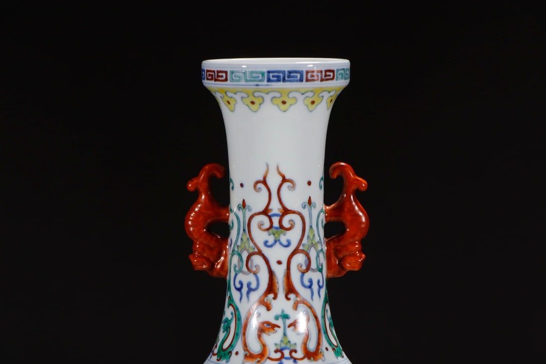 An Exquisite Doucai Lotus Pattern Dragon Pattern Double-Ears Vase - 2