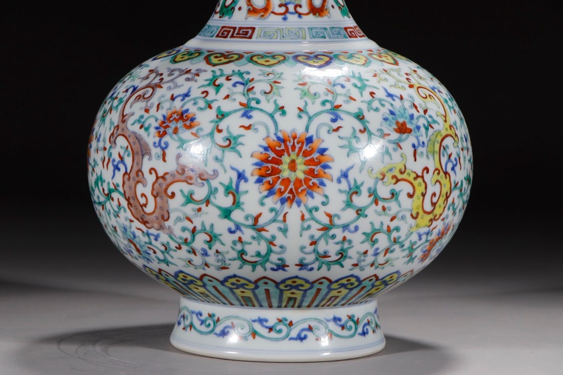 An Exquisite Doucai Lotus Pattern Dragon Pattern Double-Ears Vase - 3
