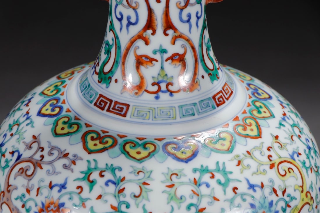 An Exquisite Doucai Lotus Pattern Dragon Pattern Double-Ears Vase - 4