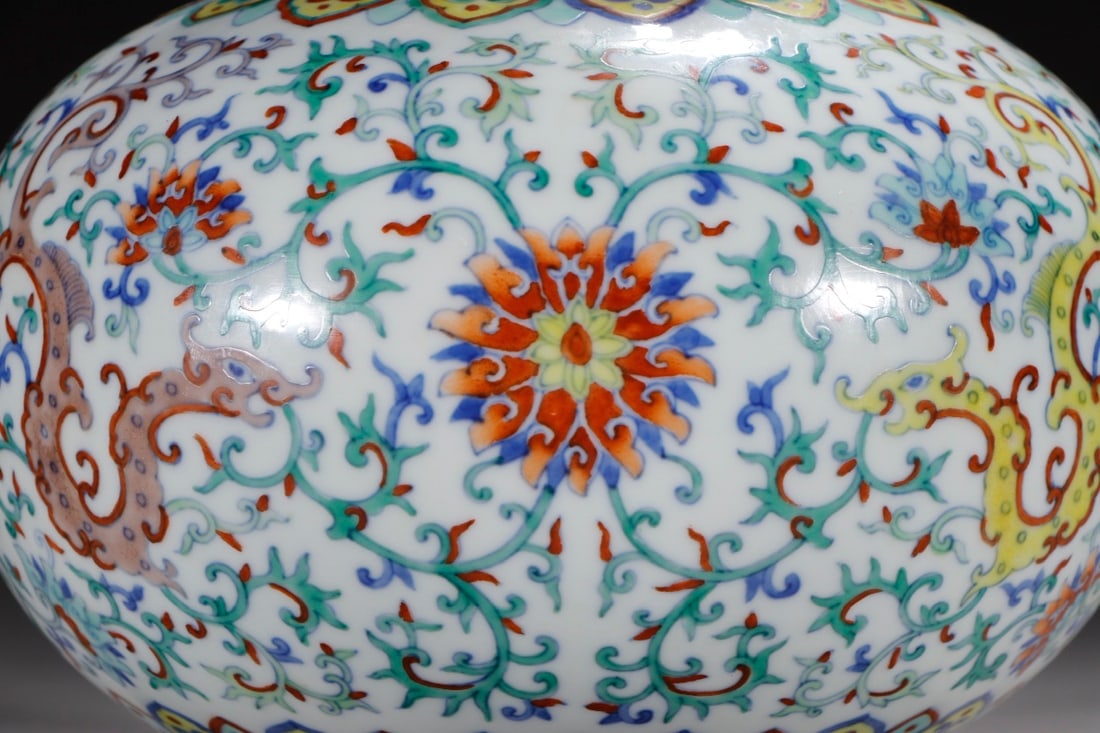 An Exquisite Doucai Lotus Pattern Dragon Pattern Double-Ears Vase - 7