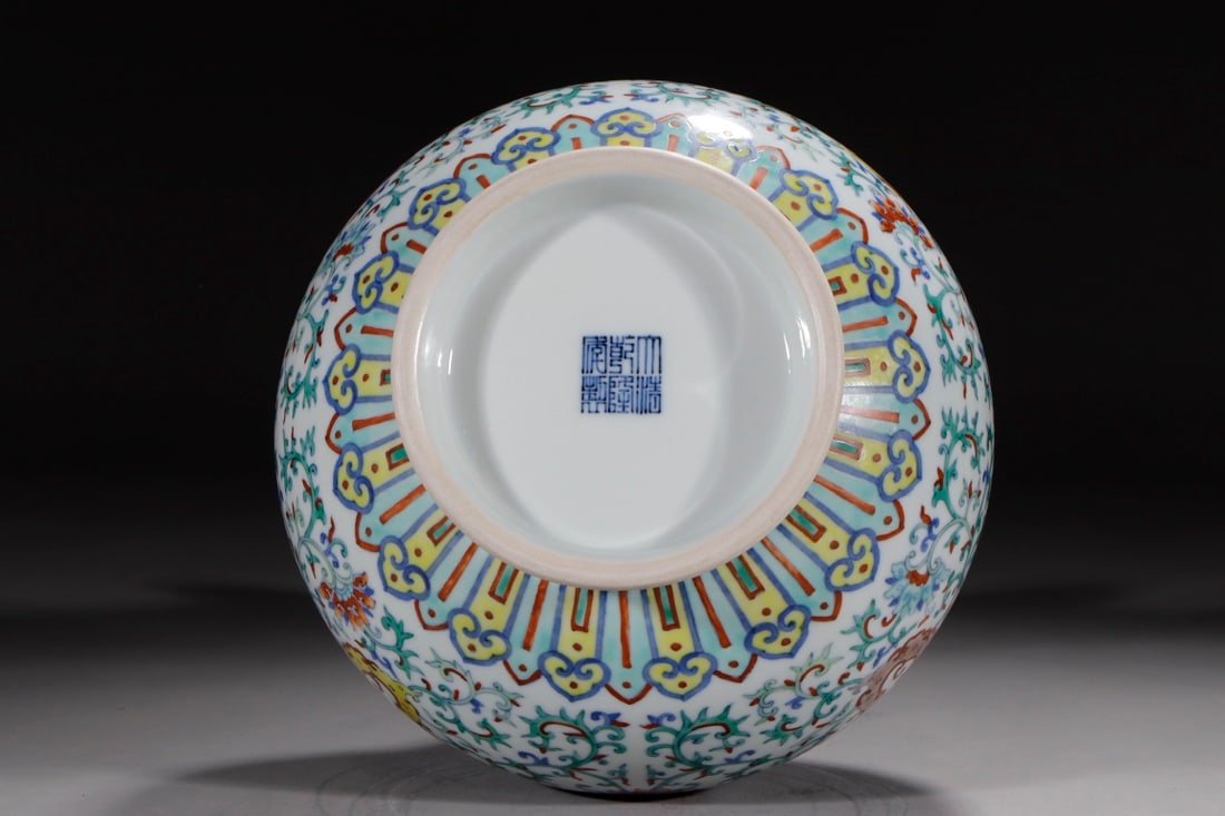 An Exquisite Doucai Lotus Pattern Dragon Pattern Double-Ears Vase - 9