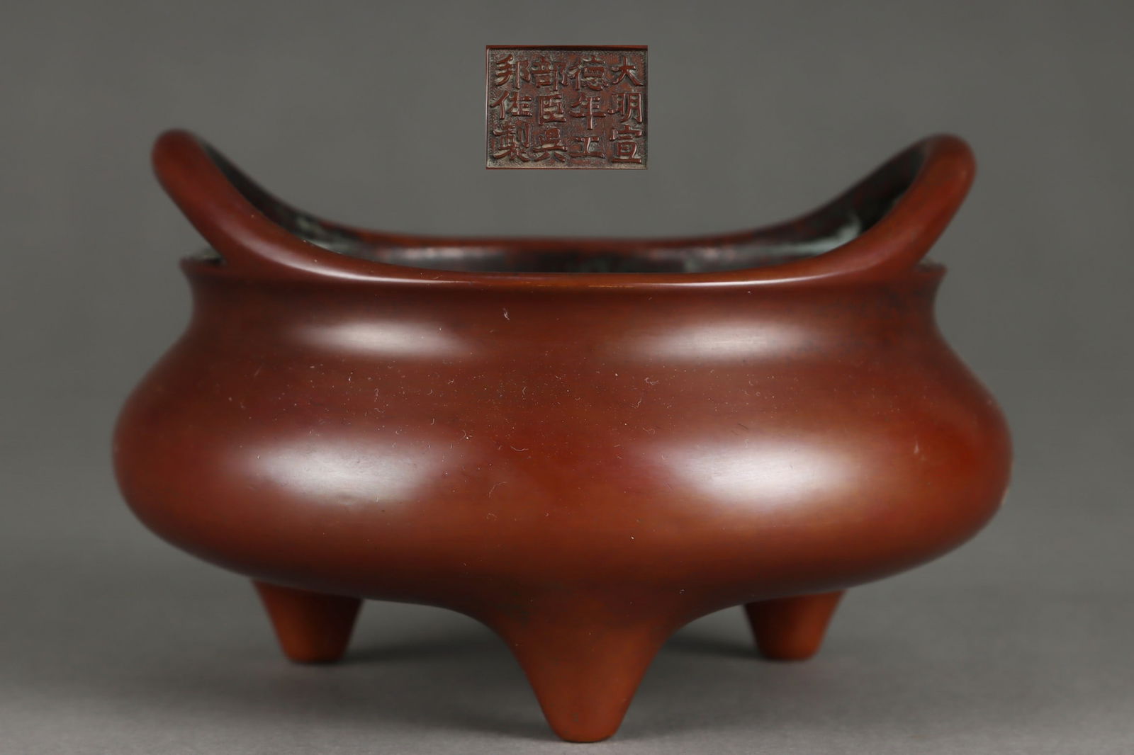 An Exquisite Bronze Double-Ears and Tripod Censer: An Exquisite Bronze Double-Ears and Tripod Censer Ming Dynasty, China Size:8.5cmx13.8cm (The Dimensions Of All Batches Are Manually Measured.If You Need More Detailed Information, Please Contact