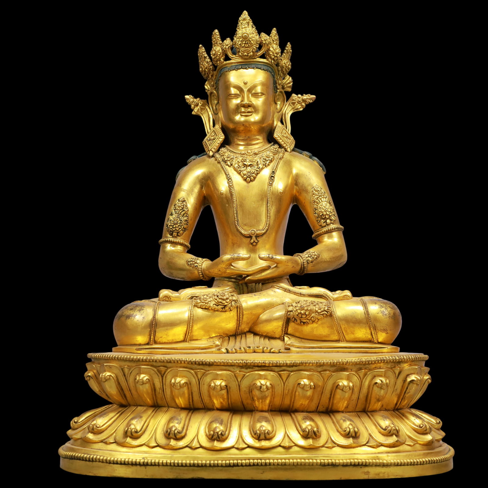 An Exquisite Gilt Bronze Buddha Statue: An Exquisite Gilt Bronze Buddha Statue Qing Dynasty, China Qianlong Six-character Mark Size:36cmx26cmx47cm Weight:16950g (The Dimensions Of All Batches Are Manually Measured.If You Need More Detailed