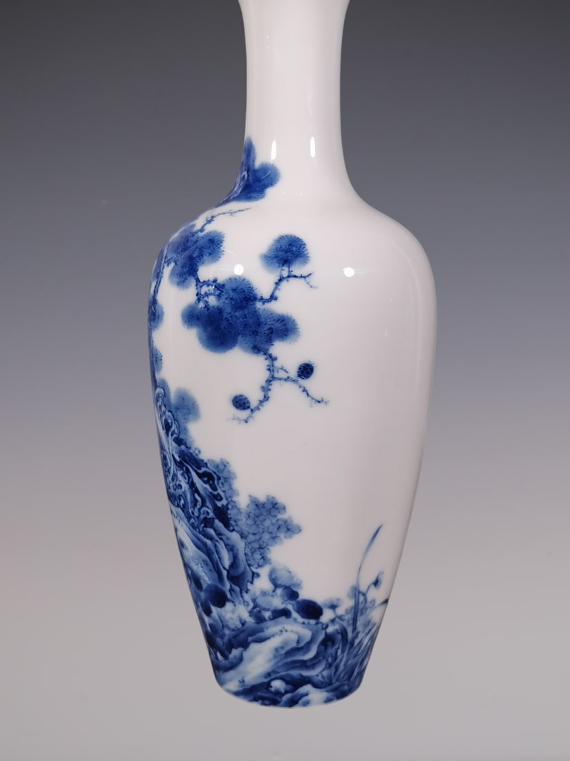 An Exquisite Blue and White Pine and Crane Pattern Vase - 4