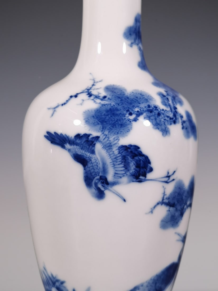 An Exquisite Blue and White Pine and Crane Pattern Vase - 7
