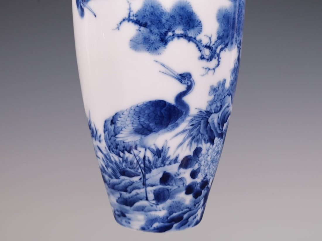 An Exquisite Blue and White Pine and Crane Pattern Vase - 8