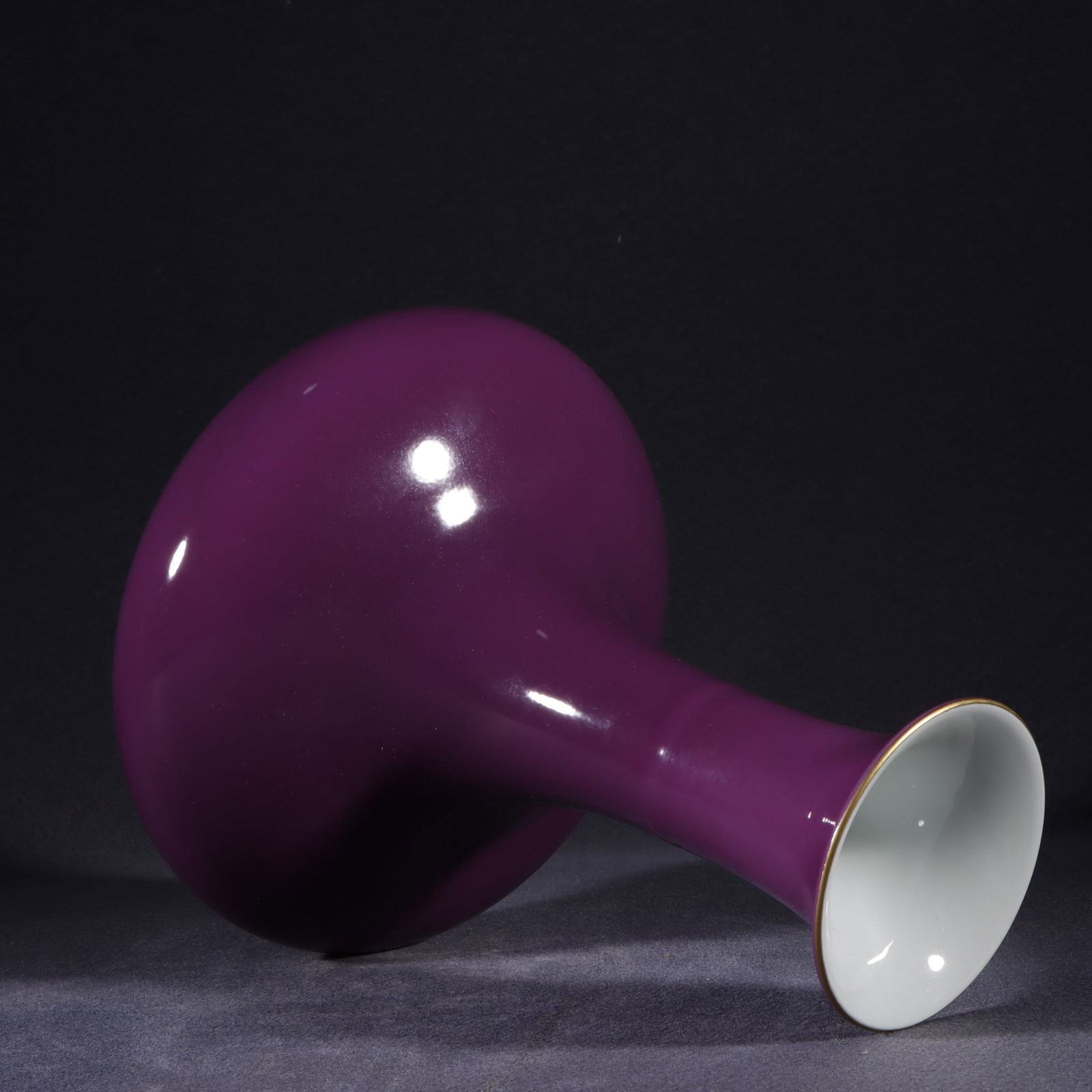 An Exquisite Purple Glazed Vase - 5