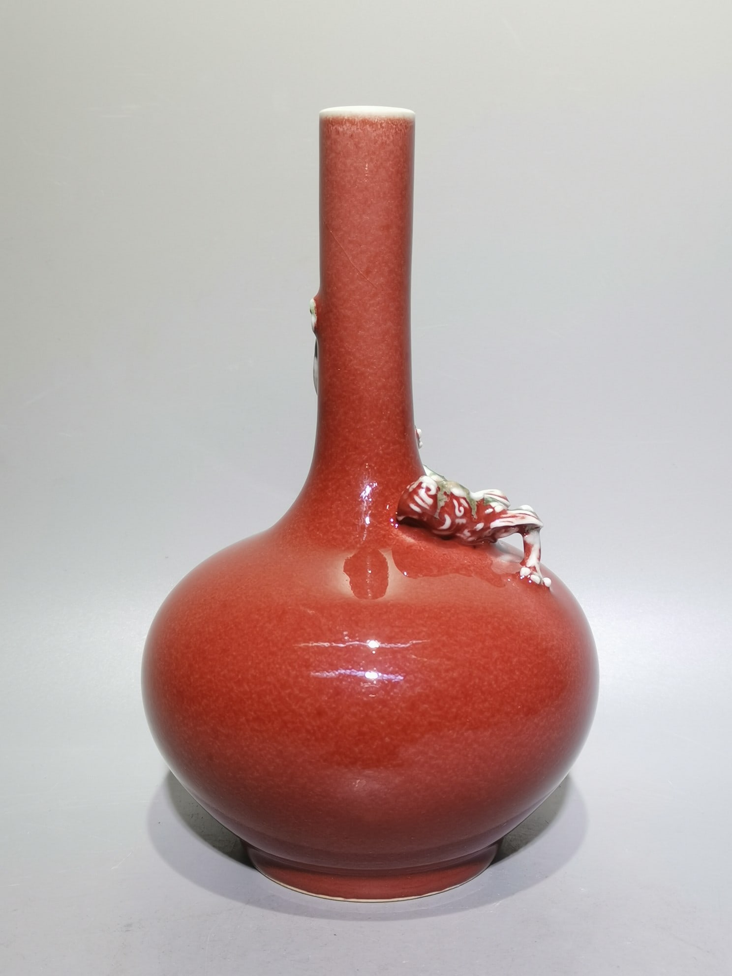 An Exquisite PeachBloom-Glazed Dragon Pattern Vase: An Exquisite PeachBloom-Glazed Dragon Pattern Vase Qing Dynasty, China Kangxi Six-character Mark Size:20cmx12.5cm (The Dimensions Of All Batches Are Manually Measured.If You Need More Detailed Informa