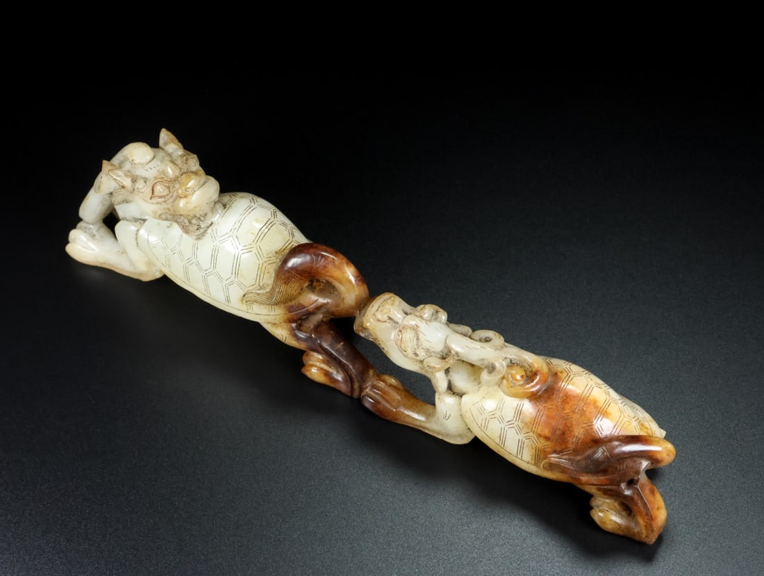 An Exquisite White Jade Auspicious Beast Ornament: An Exquisite White Jade Auspicious Beast Ornament Han Dynasty, China Size:24.3cmx6.6cmx4cm Weight:576g (The Dimensions Of All Batches Are Manually Measured.If You Need More Detailed Information,