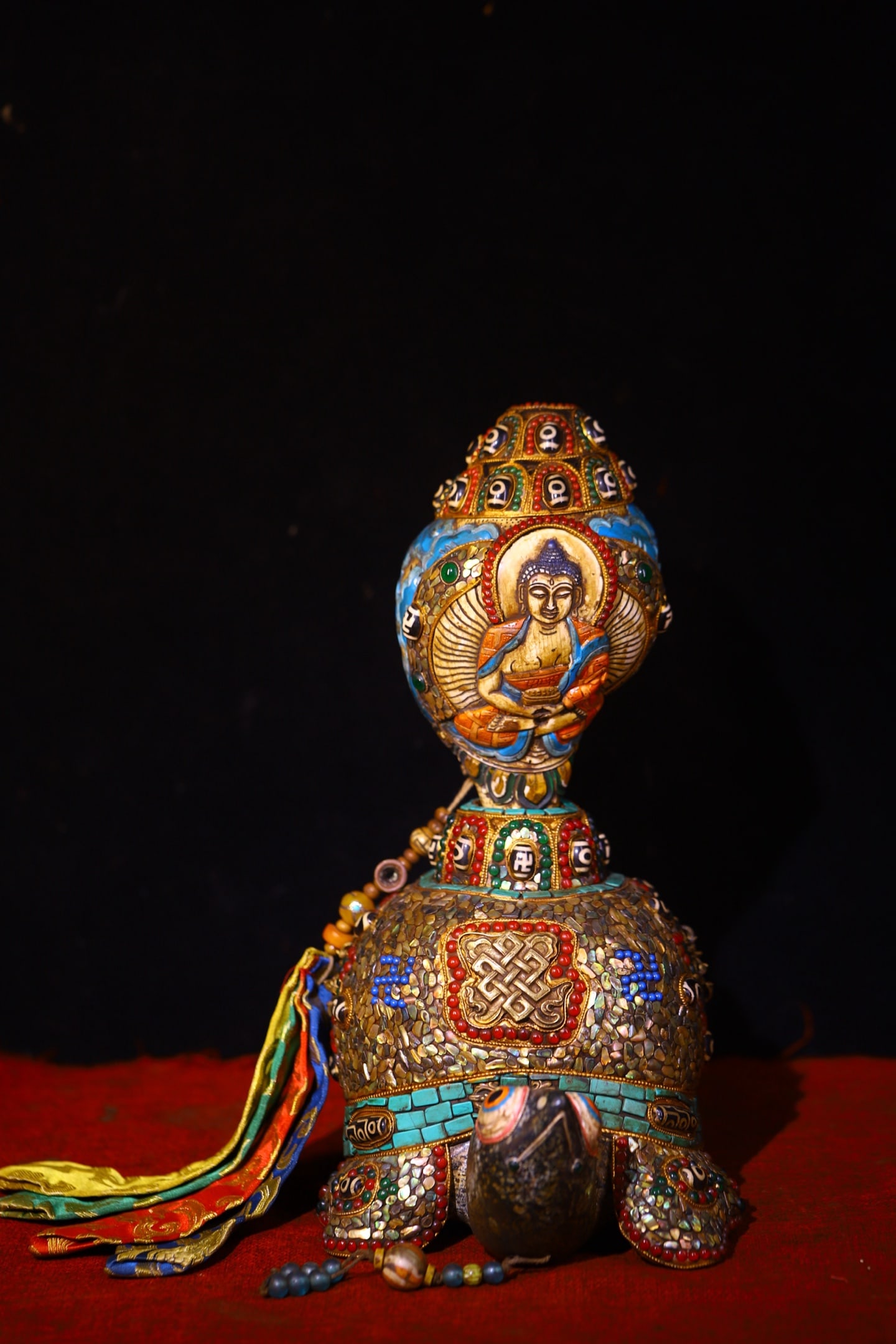 An Exquisite Yun Stone Dzi Bead Auspicious Beast Ornament: An Exquisite Yun Stone Dzi Bead Auspicious Beast Ornament Qing Dynasty, China Size:32cmx16cm Size:19cmx11cm Weight:6300g (The Dimensions Of All Batches Are Manually Measured.If You Need More