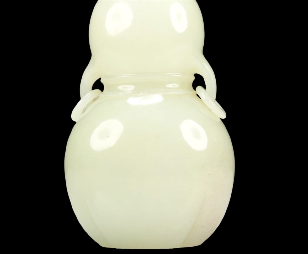 A Superb White Jade Gourd-Form Vase - 3