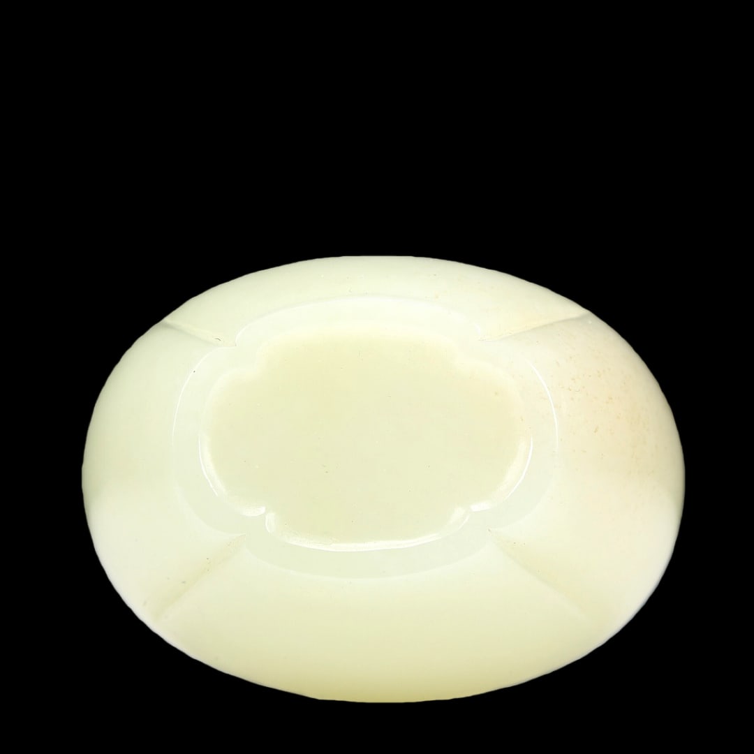 A Superb White Jade Gourd-Form Vase - 7