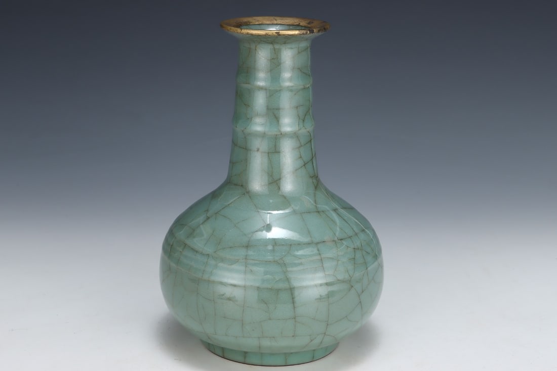 An Exquisite Guan yao Vase - 4