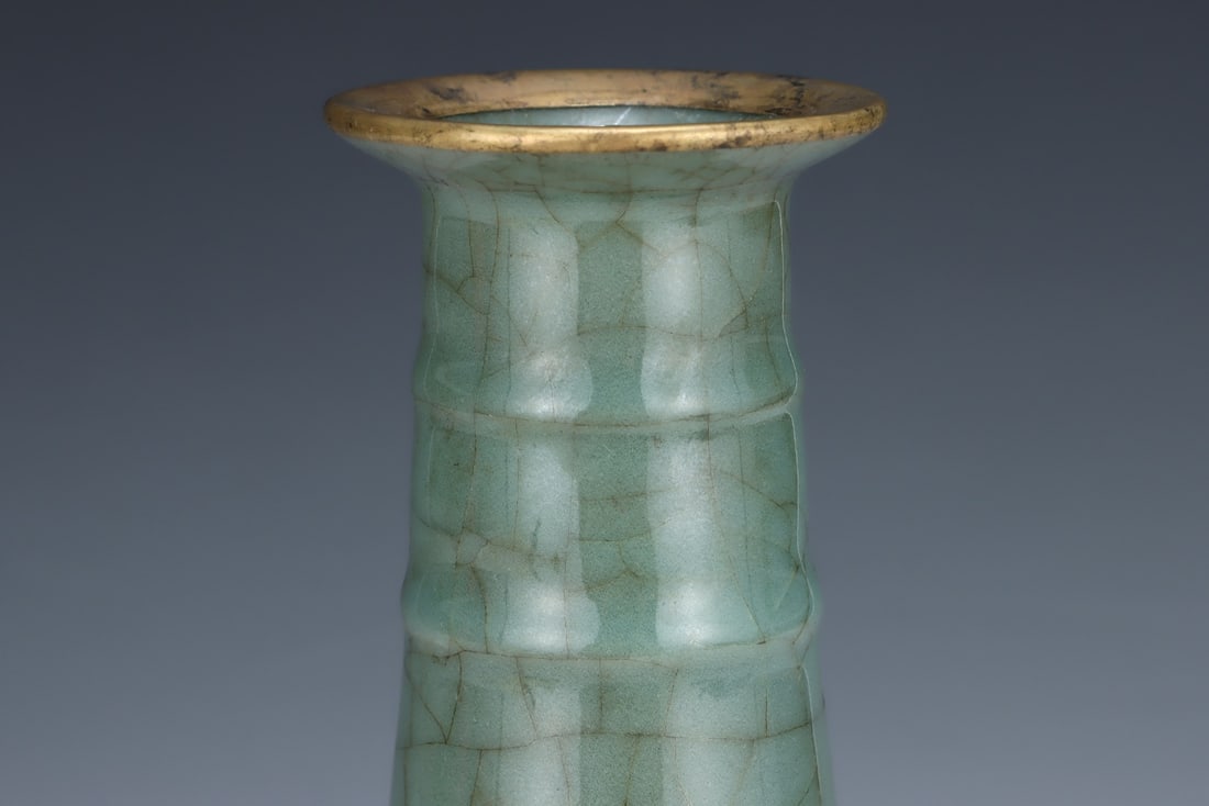 An Exquisite Guan yao Vase - 5