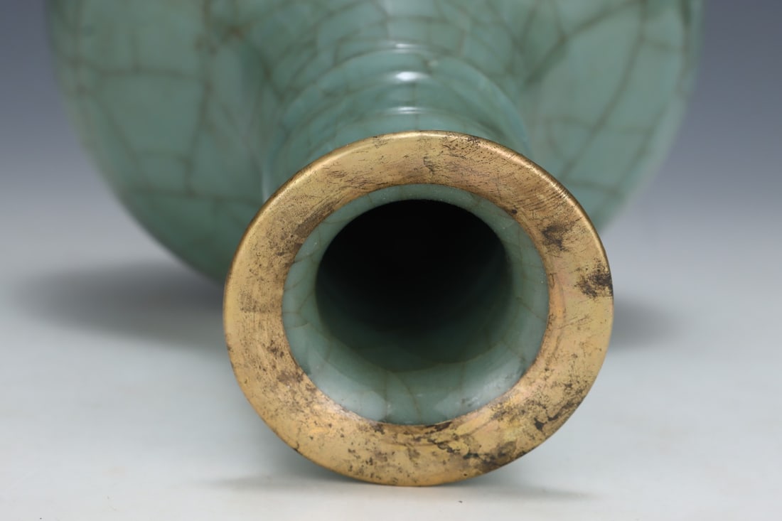 An Exquisite Guan yao Vase - 7