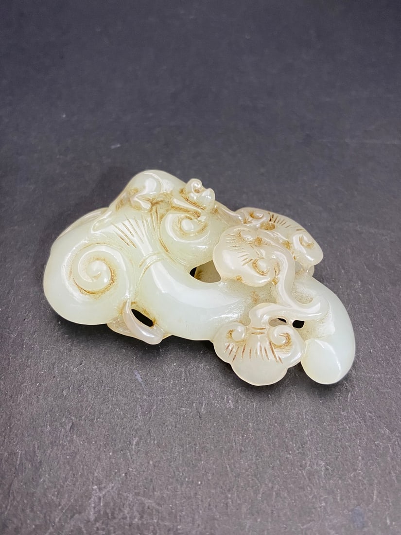 An Exquisite White Jade Ruyi Pendant - 2