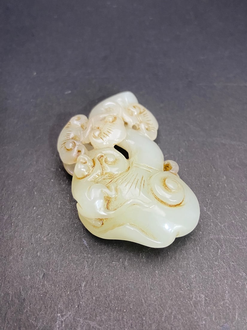 An Exquisite White Jade Ruyi Pendant - 4