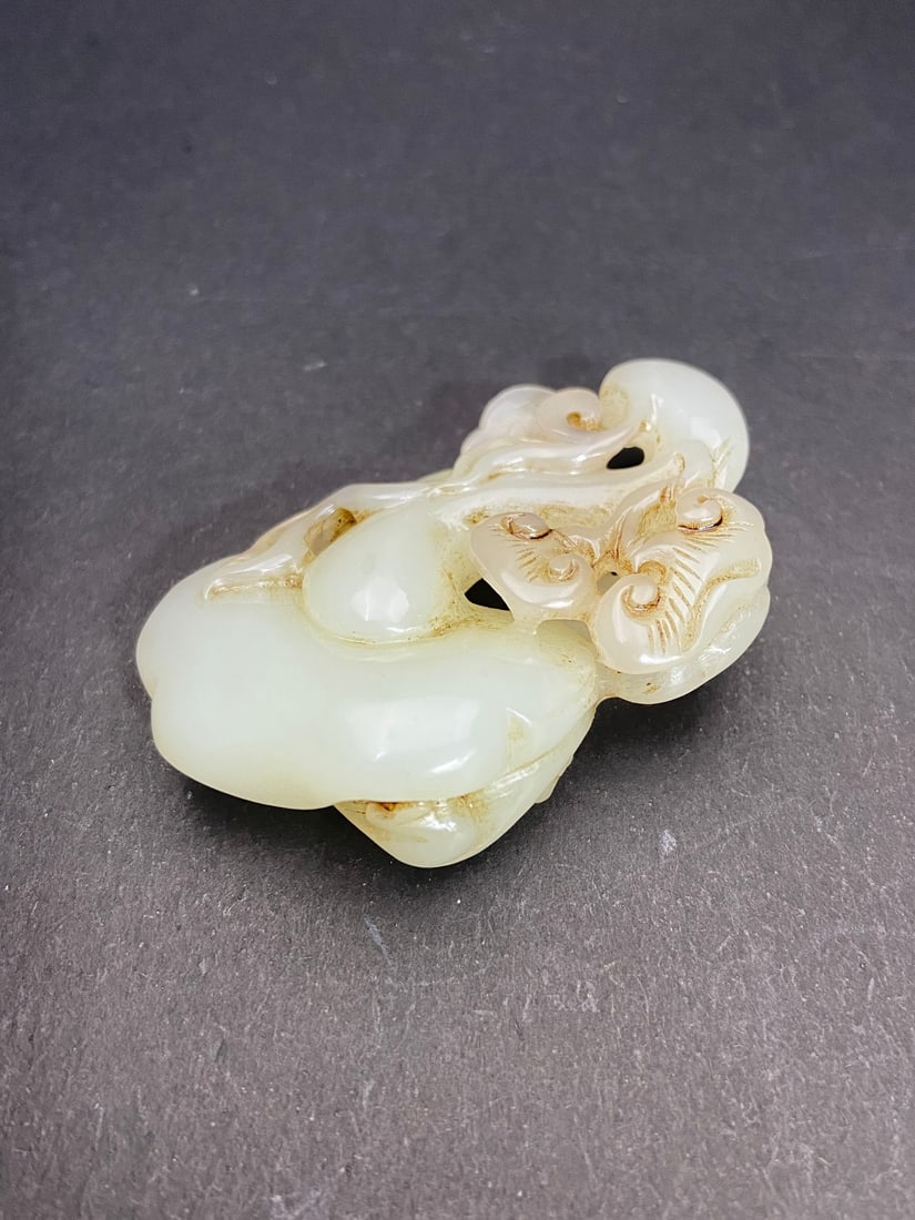 An Exquisite White Jade Ruyi Pendant - 7