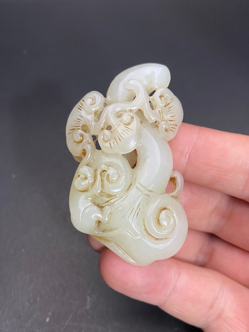 An Exquisite White Jade Ruyi Pendant - 8