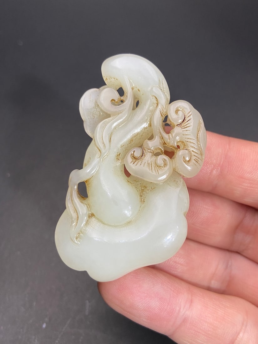 An Exquisite White Jade Ruyi Pendant - 9