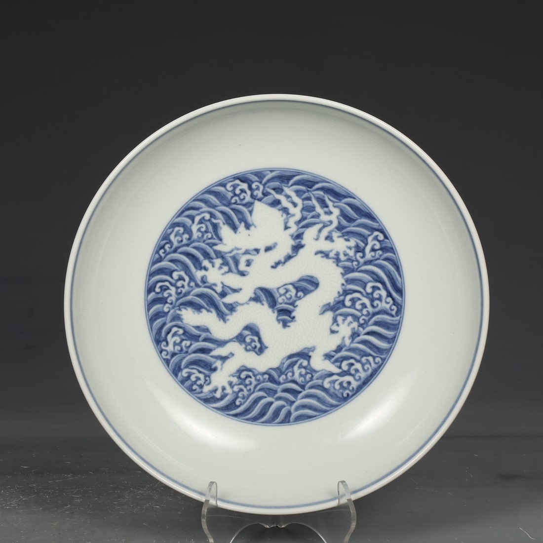 An Exquisite Blue and White Seawater Pattern Dragon Pattern Plate - 2