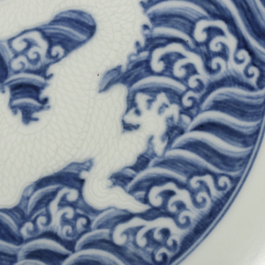 An Exquisite Blue and White Seawater Pattern Dragon Pattern Plate - 7