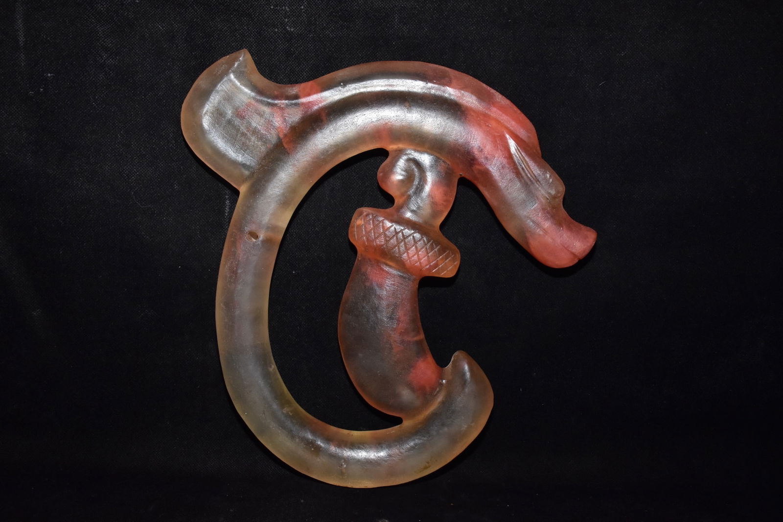 An Exquisite Crystal Dragon Ornament: An Exquisite Crystal Dragon Ornament Hongshan Culture Size:27cmx24cm Weight:1560g (The Dimensions Of All Batches Are Manually Measured.If You Need More Detailed Information, Please Contact Our