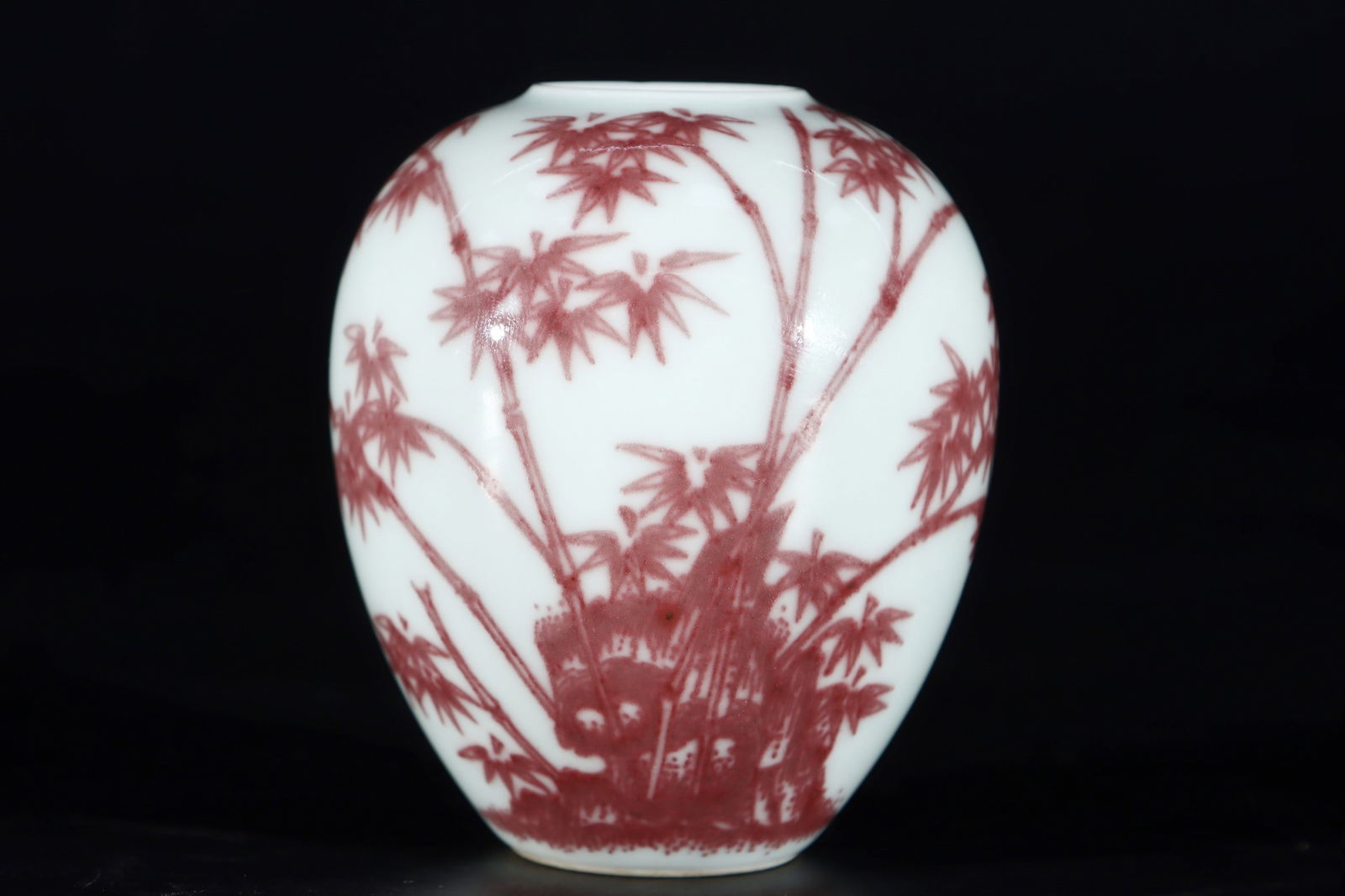 An Exquisite Underglaze-Red Bamboo Pattern Brush Washer: An Exquisite Underglaze-Red Bamboo Pattern Brush Washer Qing Dynasty, China Qianlong Six-character Mark Size:9cmx7.3cm (The Dimensions Of All Batches Are Manually Measured.If You Need More Detailed