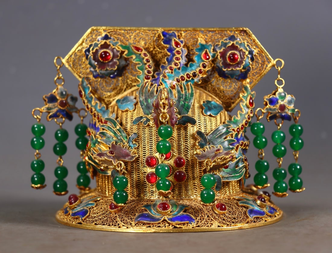 An Exquisite Gilt Bronze Inlaid Gems phoenix coronet: An Exquisite Gilt Bronze Inlaid Gems phoenix coronet Qing Dynasty, China Qianlong Four-character Mark Size:11.5cmx13.5cm Weight:410g (The Dimensions Of All Batches Are Manually Measured.If You Need