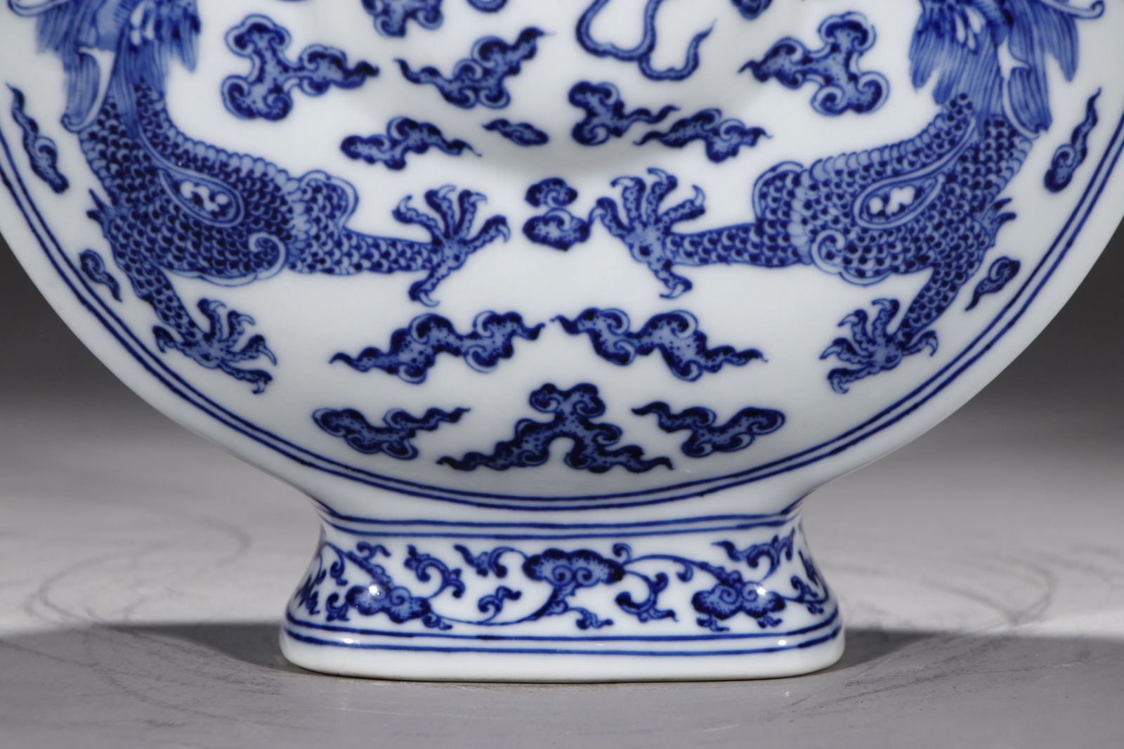 An Exquisite Blue and White Lotus Pattern Dragon Pattern Double-Ears Vase - 4
