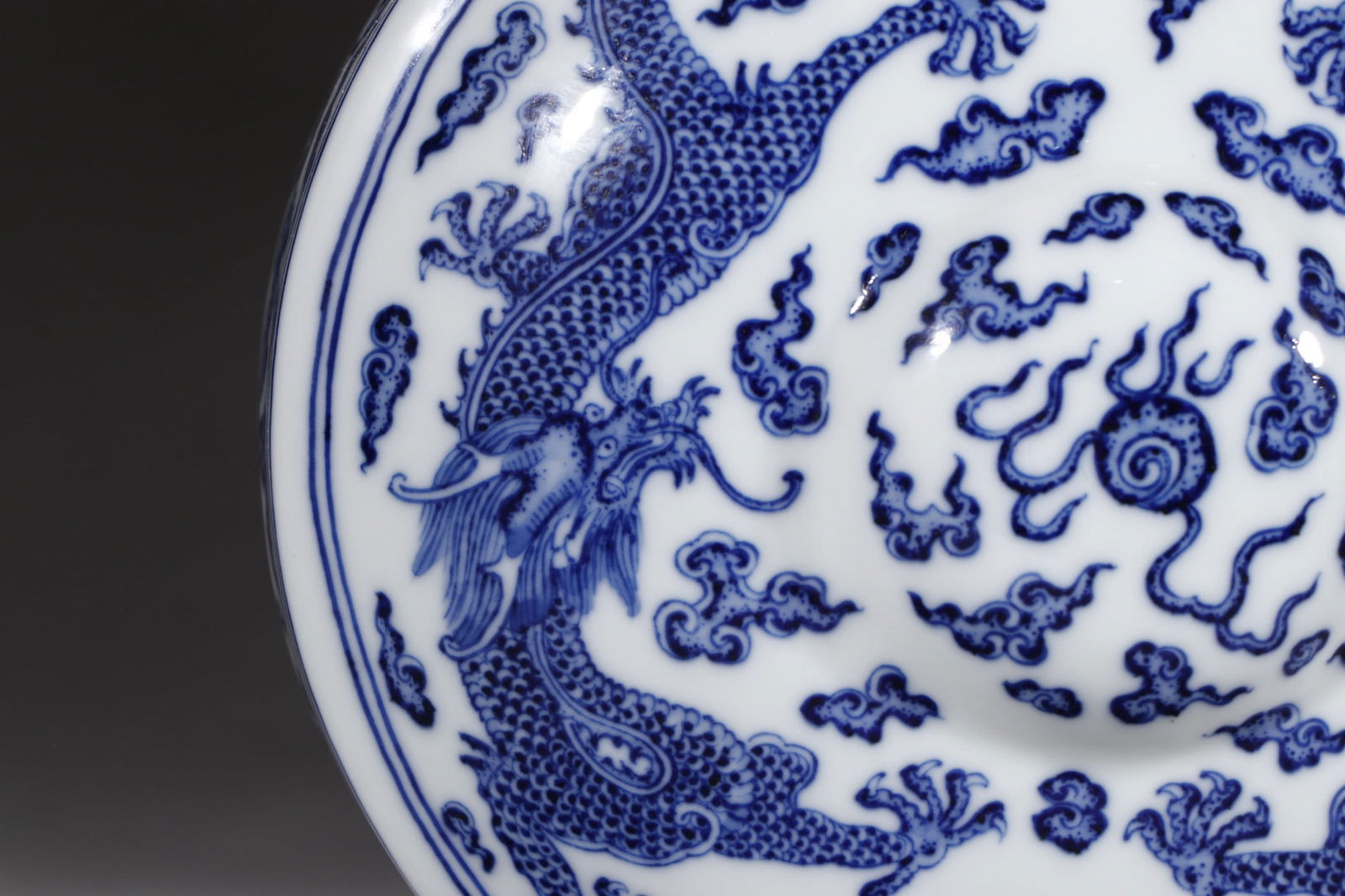 An Exquisite Blue and White Lotus Pattern Dragon Pattern Double-Ears Vase - 7