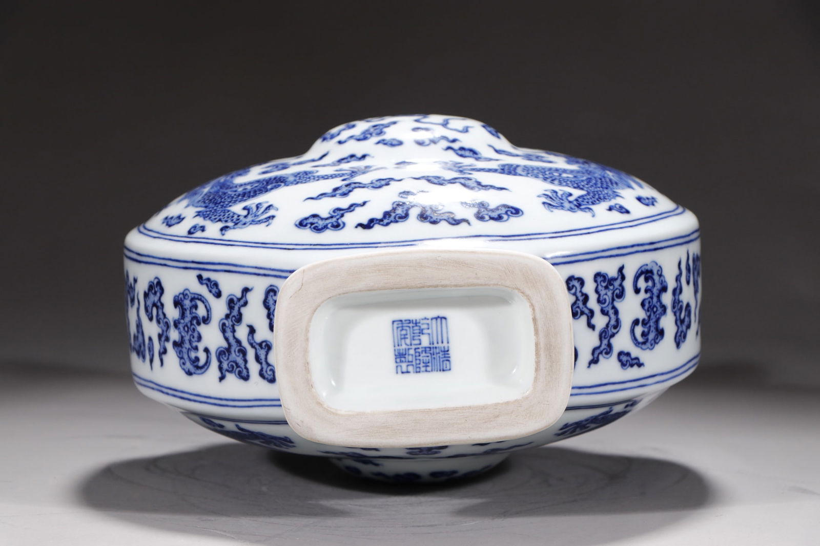 An Exquisite Blue and White Lotus Pattern Dragon Pattern Double-Ears Vase - 9