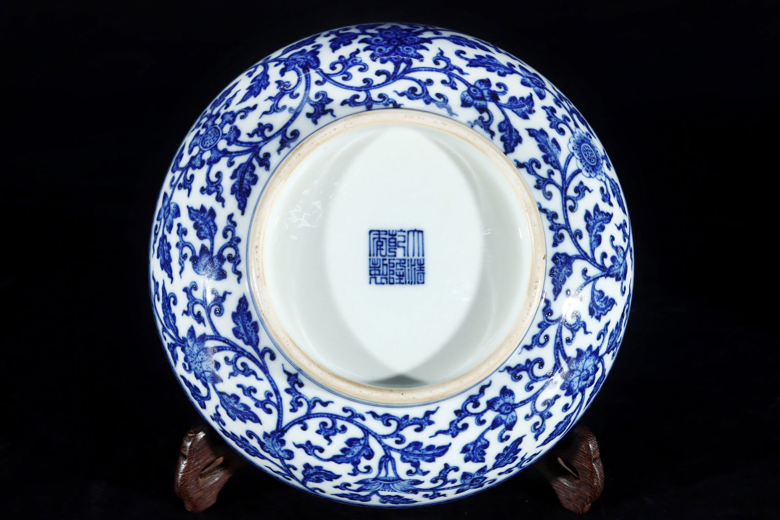 An Exquisite Blue and White Lotus Pattern Box - 9