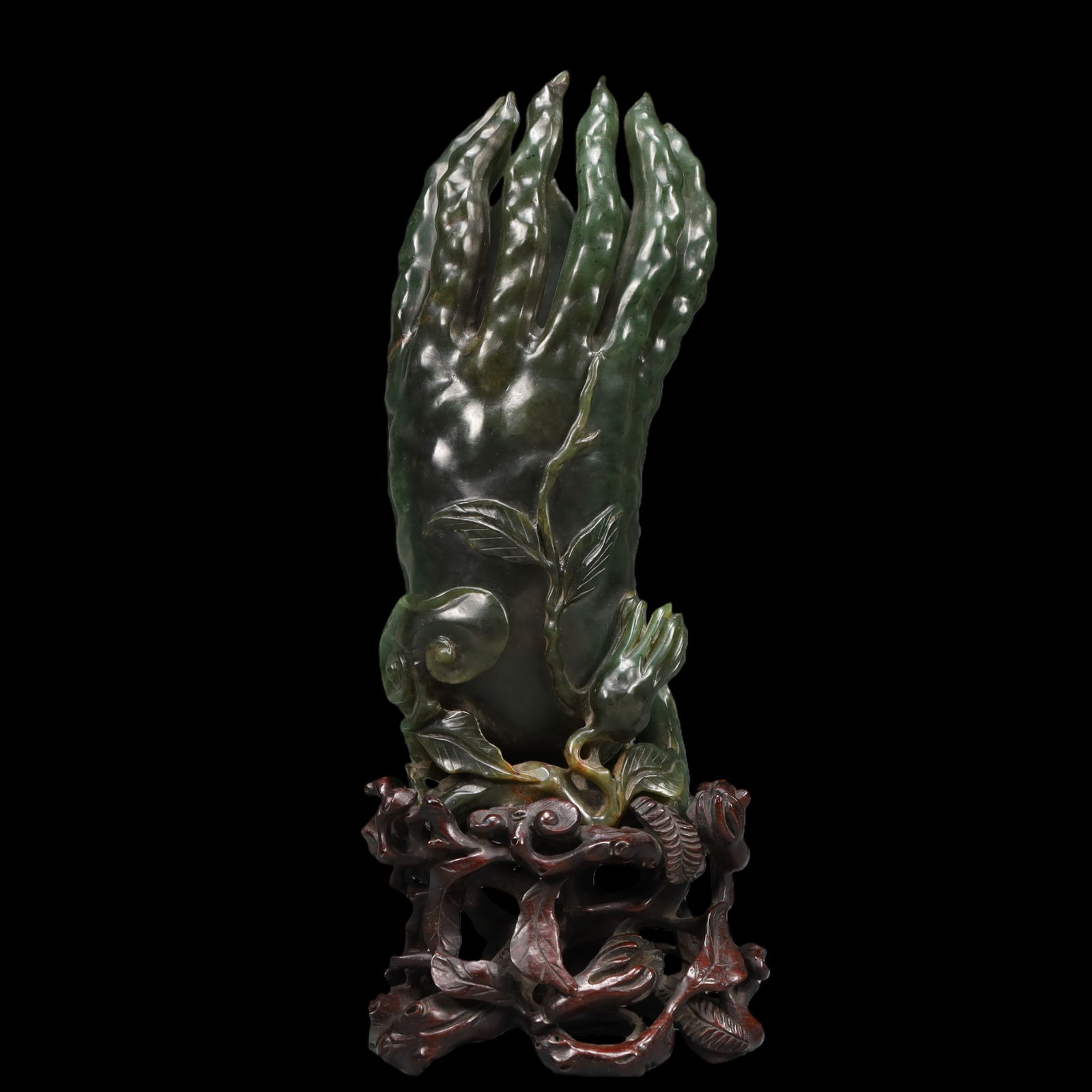 A Exquisite Jasper Bergamot Ornament: A Exquisite Jasper Bergamot Ornament Qing Dynasty, China Size:9cmx7cmx31cm Weight:1250g (The Dimensions Of All Batches Are Manually Measured.If You Need More Detailed Information, Please Contact Our C