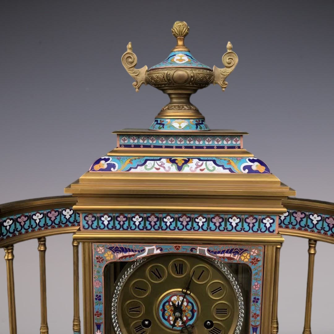 An Exquisite Gilt Bronze Lotus Pattern Clock - 6