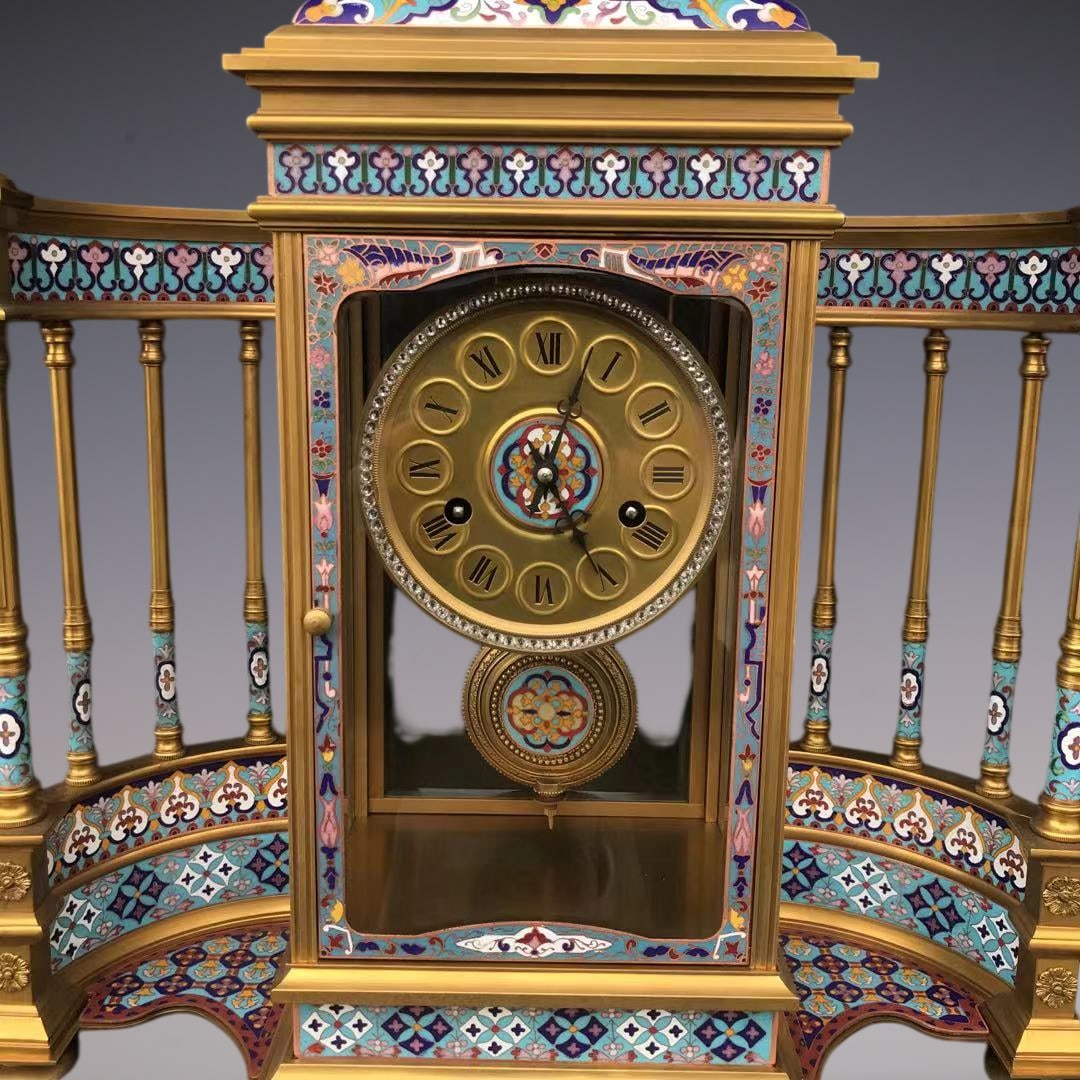 An Exquisite Gilt Bronze Lotus Pattern Clock - 7