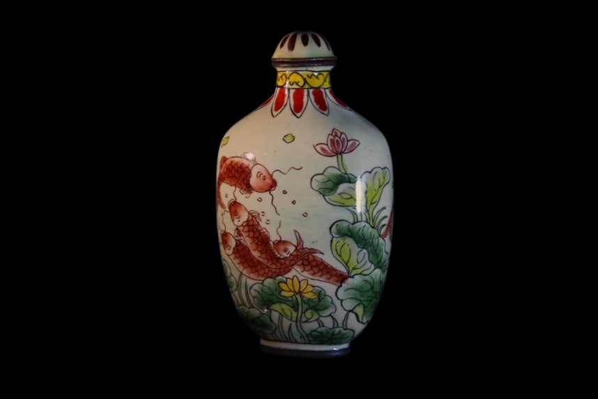 An Exquisite Cloisonne Fish and Lotus Pattern Snuff Bottle: An Exquisite Cloisonne Fish and Lotus Pattern Snuff Bottle Qing Dynasty, China Qianlong Four-character Mark Size:4cmx7.5cmx2.5cm (The Dimensions Of All Batches Are Manually Measured.If You Need