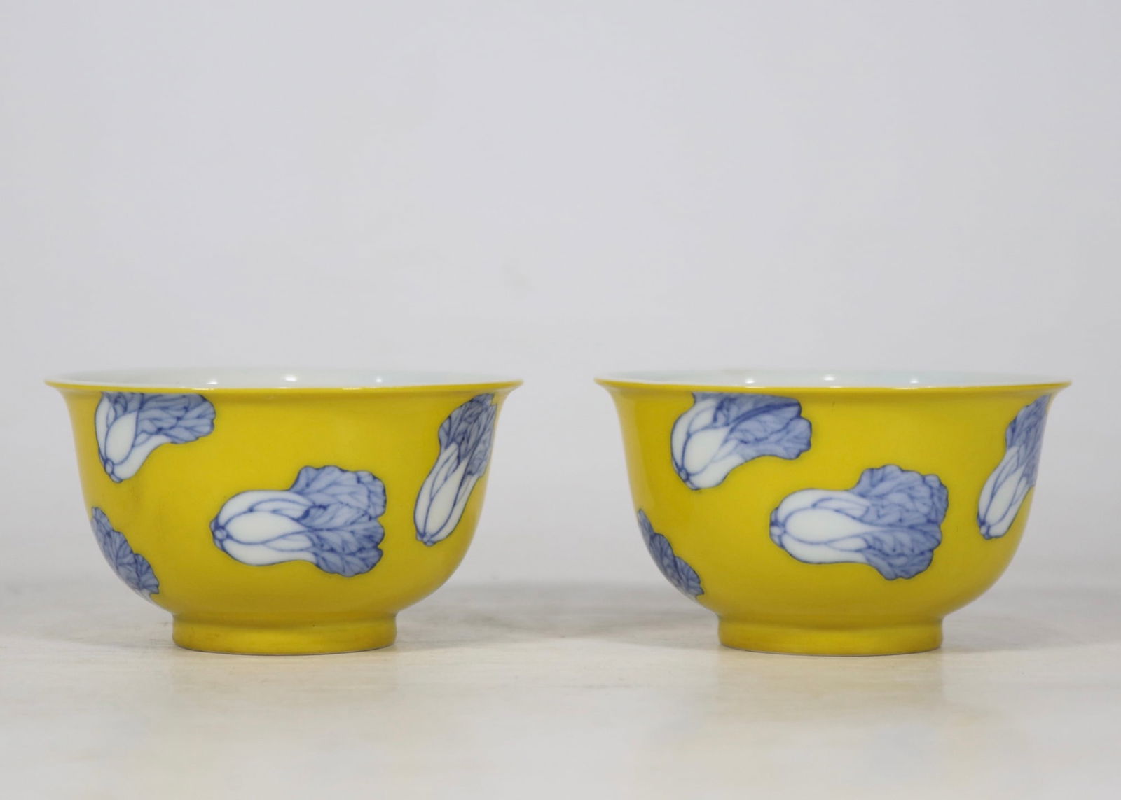 A Pair of Exquisite Blue and White Flower and Fruit Pattern Cup: A Pair of Exquisite Blue and White Flower and Fruit Pattern Cup Qing Dynasty, China Yongzheng Six-character Mark Size:4.5cmx8cm (The Dimensions Of All Batches Are Manually Measured.If You Need More